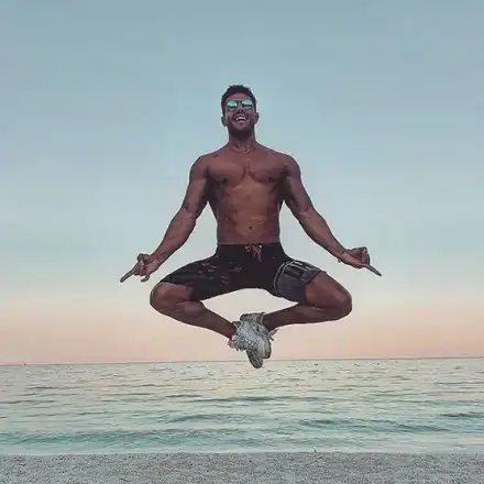 Иво Аръков левитира