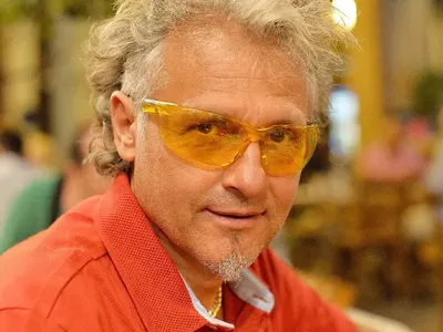 Къци Вапцаров влиза в политиката