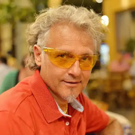 Къци Вапцаров влиза в политиката