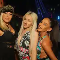 Камелия сложи кръст между силикона, носи религиозния символ по гащи (Скандални снимки)