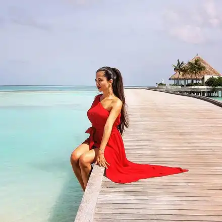 Край на мистерията! Вижте кой плаща скъпите почивки на Райна