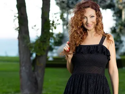 Лия се завърна с подарък за мъжа си