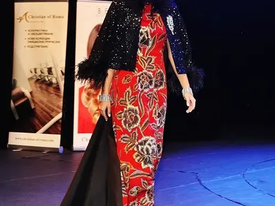 Лорд Евгени Минчев отсече: С моден трик  Етиен ни връща при Блейк, Разхубавена Рут, с изразена гръд, Криси Димитрова, като агент Щирлиц и още… + СНИМКИ