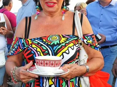 Лорд Минчев: Слаба модна искра при Искрата, един фризьор ли прави Лулчева и Колева, Любен Дилов-син в балтона на Швейк и още + Снимки