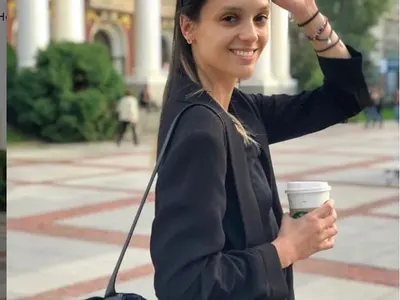 Луиза лекува бацили в театъра