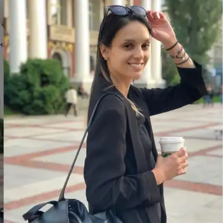 Луиза лекува бацили в театъра