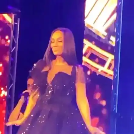 Мария Илиева се помири с родата на бившия, 40-годишната певица се раздава с къса черна рокля (Снимки)