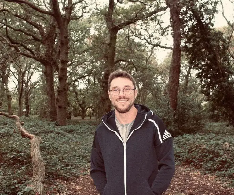 Миро се пъне да спасява кариерата на Дивна