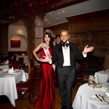 Мис Англия - дама на лорд Минчев за Българския бал в Лондон!