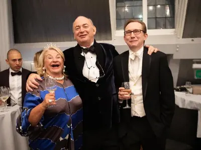 Мис Англия - дама на лорд Минчев за Българския бал в Лондон!