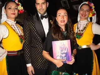 Мис Англия - дама на лорд Минчев за Българския бал в Лондон!