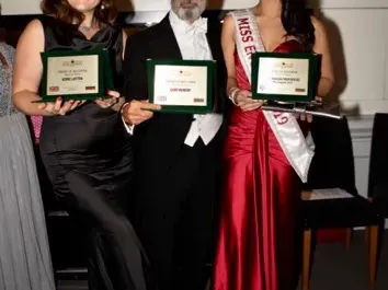 Мис Англия - дама на лорд Минчев за Българския бал в Лондон!