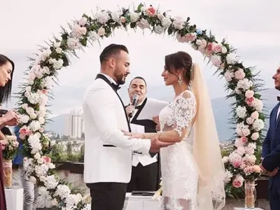 Митака и Джулия се ожениха на аванта, гуляха до зори, а реститути пропищяха от силна циганска музика (Подробности)