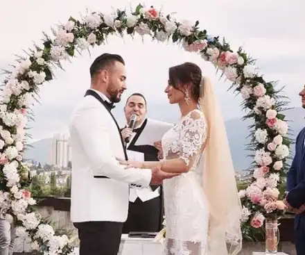 Митака и Джулия се ожениха на аванта, гуляха до зори, а реститути пропищяха от силна циганска музика (Подробности)