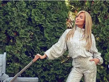 Не се отказва! Златка Райкова пак вози бебето си на кокили (Но пък се стъкна с анцуг - Снимки)