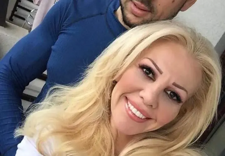 Отврат! Луна и гаджето й се пуснаха голи!