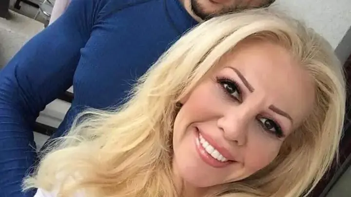 Отврат! Луна и гаджето й се пуснаха голи!