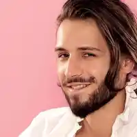 Папи Ханс втрещи с гърди като на плеймейтка