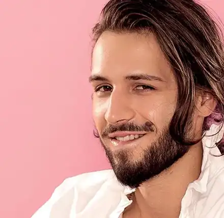 Папи Ханс втрещи с гърди като на плеймейтка