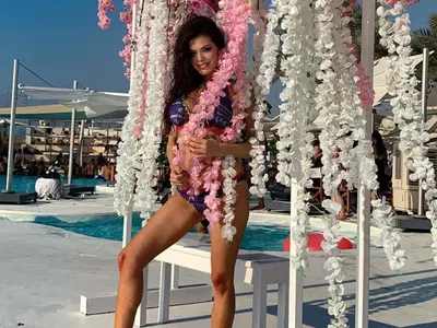 Перфектно тяло?! Вижте какво крие Преслава под дрехите! (Певицата още не може да смъкне корема)