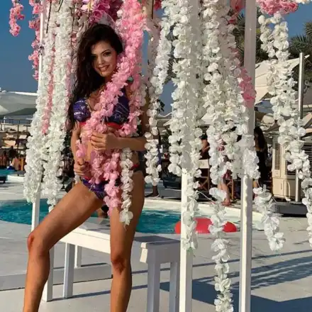 Перфектно тяло?! Вижте какво крие Преслава под дрехите! (Певицата още не може да смъкне корема)