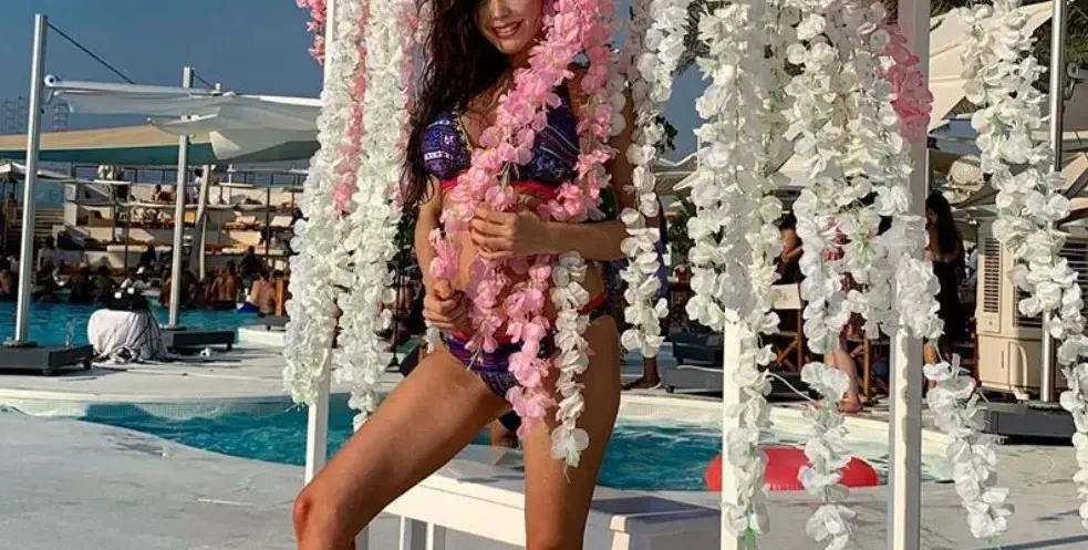 Перфектно тяло?! Вижте какво крие Преслава под дрехите! (Певицата още не може да смъкне корема)