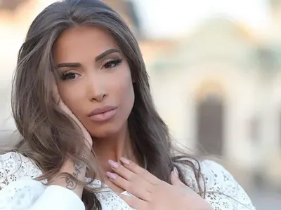 Плеймейтката Мария Цветкова: Динко Динев не ми даваше да пея!