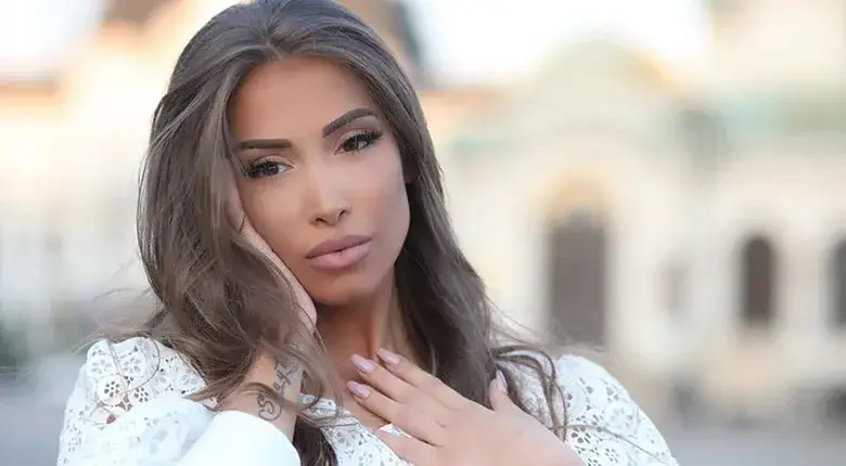 Плеймейтката Мария Цветкова: Динко Динев не ми даваше да пея!