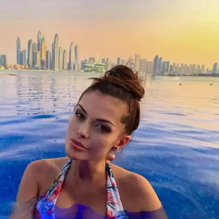 Преслава се къпе на върха на света