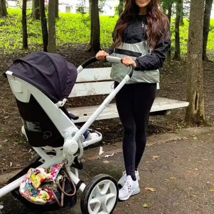 Преслава спортува с бебето