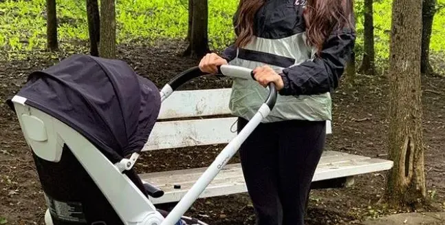 Преслава спортува с бебето