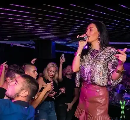 Провъзгласиха Джена за царица на кича