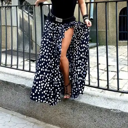 Рени заголи дърт бедър