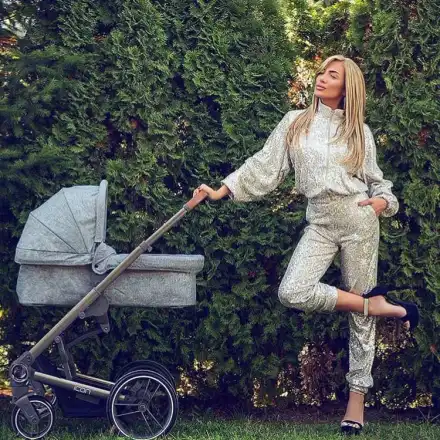 Русата Златка  се пъне да прибере корема след раждането (Снимка)