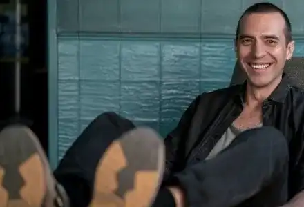 Руши се хванал с танцьорка, след като заряза жена си с две деца на ръце