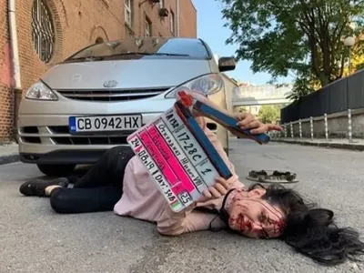 С три вида кръв мажат д-р Стилянова, актрисата шофира в ужасяващ вид след брутална сцена (Снимки)