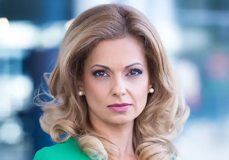 Семейни драми тормозят Аделина Радева (Семейството й не одобрява работата й)