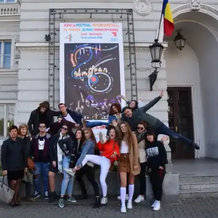 Щерката на Радев на театрално турне в Румъния