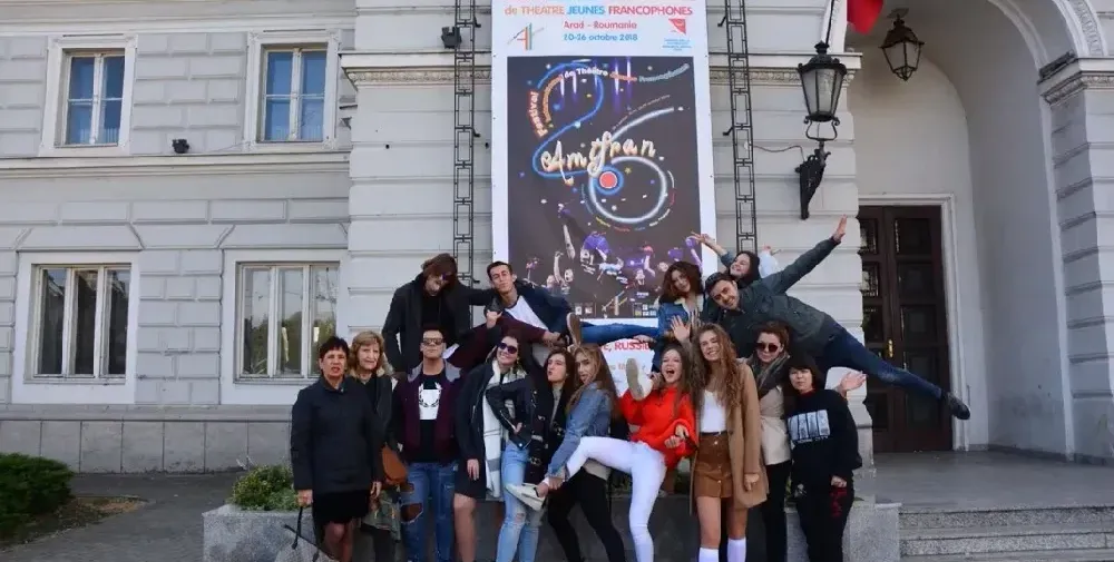 Щерката на Радев на театрално турне в Румъния