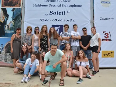 Щерката на Радев на театрално турне в Румъния