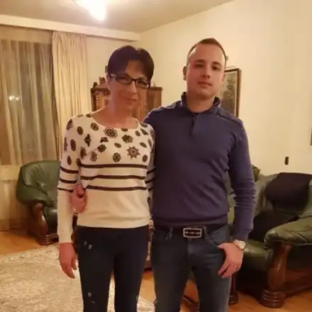 Синът на Цветанка Ризова живее като принц и юрка  „Мазерати” за 100 бона (Снимки)