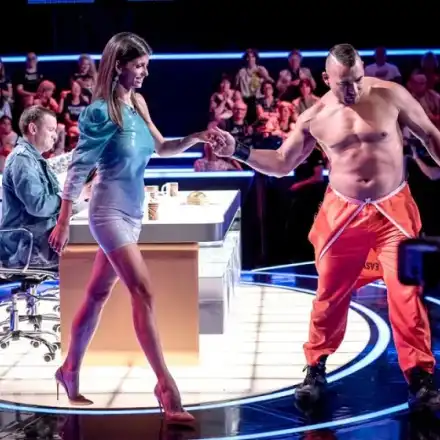 Славена Вътова показва интимните си части в  „България търси талант“