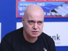 Слави едва ходи!