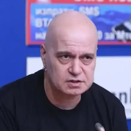 Слави едва ходи!