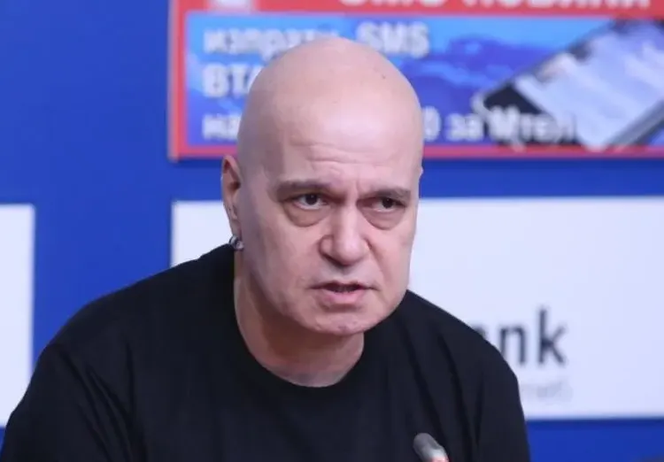 Слави едва ходи!