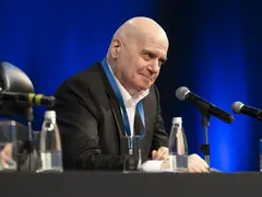 Слави ще върти  „Господарите” по новата си телевизия