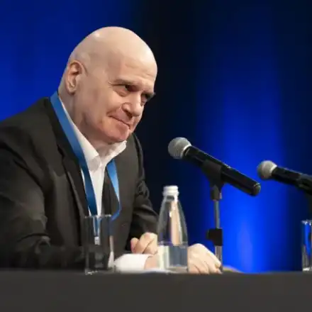 Слави ще върти  „Господарите” по новата си телевизия