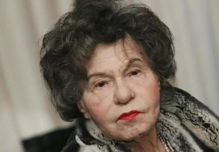 След инцидент през лятото, Стоянка Мутафова закъса с кръста