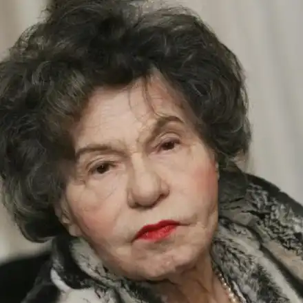 След инцидент през лятото, Стоянка Мутафова закъса с кръста