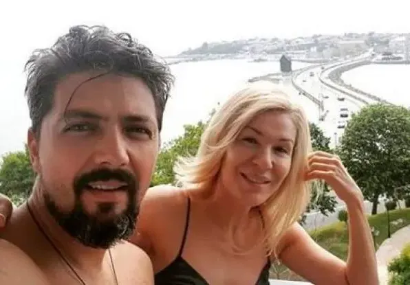 Стефан на Гала сваля жени със съобщения: Дълго няма да спреш да го ближеш! (Вижте какви ги върши зад гърба й)